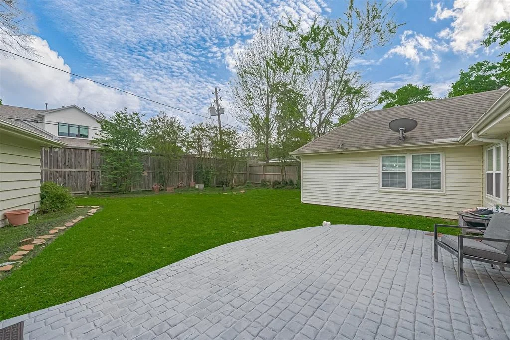 Photo of 330 N Wilcrest Drive