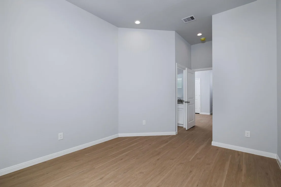 Photo of 18834 Elegance Avenue