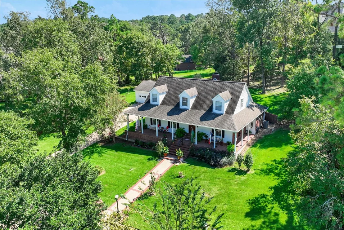 Photo of 220 Lake Oaks Boulevard