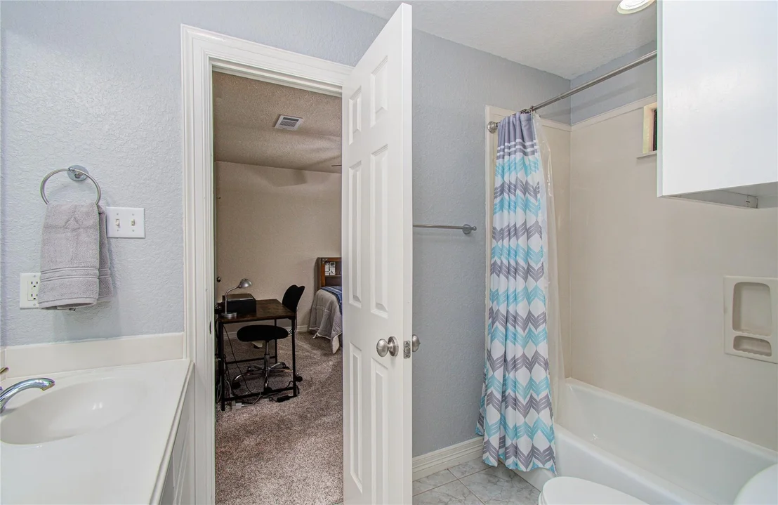 Photo of 805 Enchanted Oaks Drive
