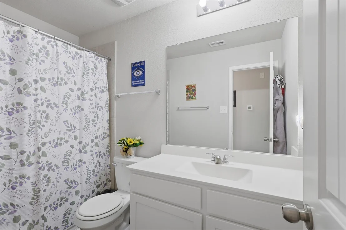 Photo of 17622 Holroyd Road