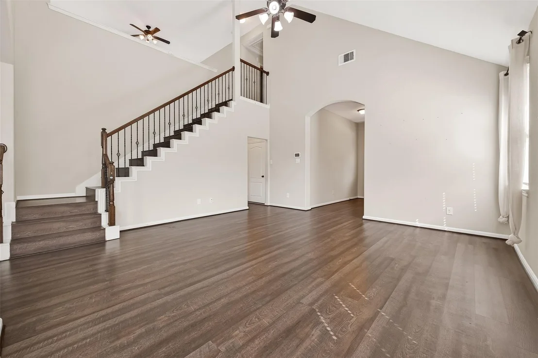 Photo of 6018 Gracys Landing Ln