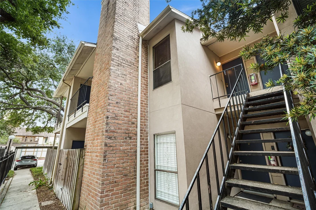 Photo of Unit 4 at 1818 Augusta Drive