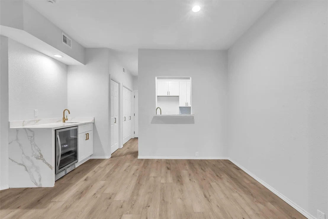 Photo of Unit 10 at 4900 Floyd Street