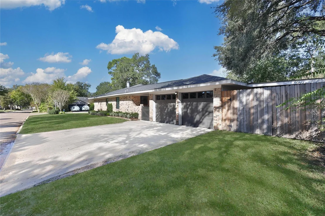 Photo of 4402 Fallbrook Drive