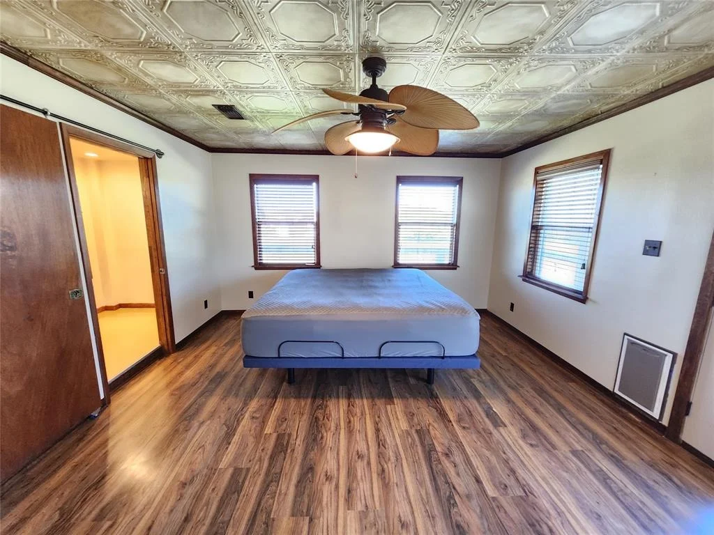 Photo of 2365 W Bayshore Drive