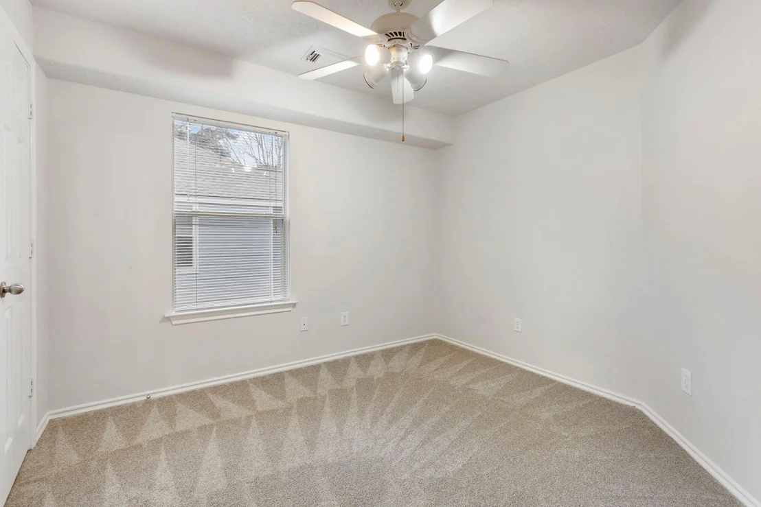 Photo of 215 W Stedhill Loop