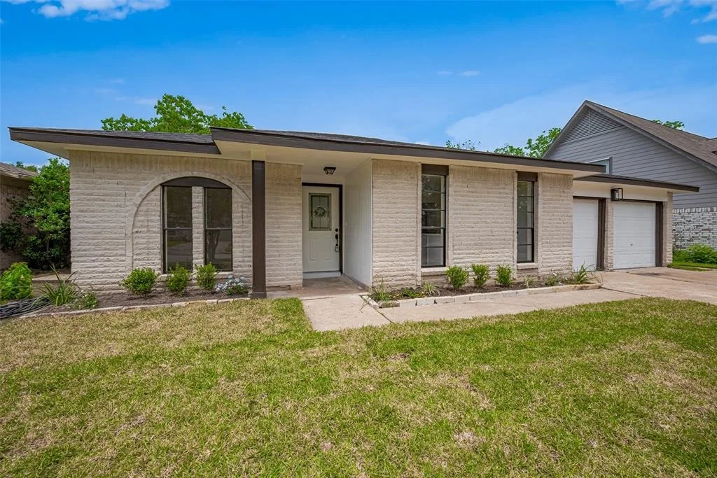Photo of 839 Voyager Drive