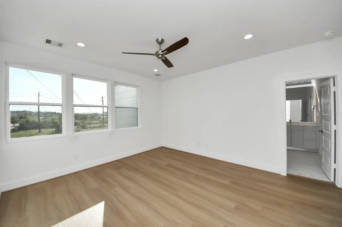 Photo of 2106 Diagonal Lane