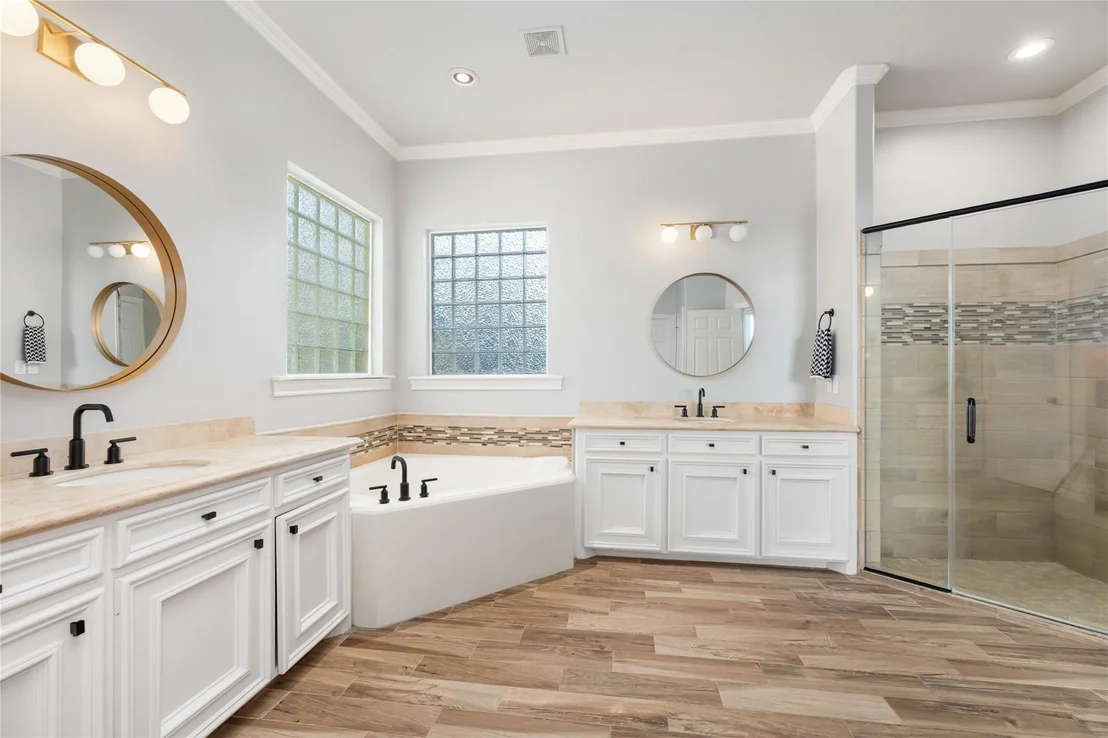 Photo of 11706 Edgewater Court
