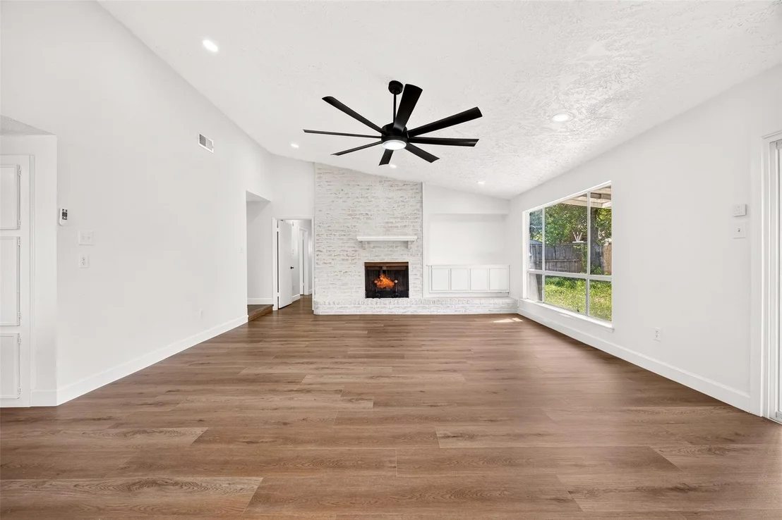 Photo of 8515 Rivercross Road