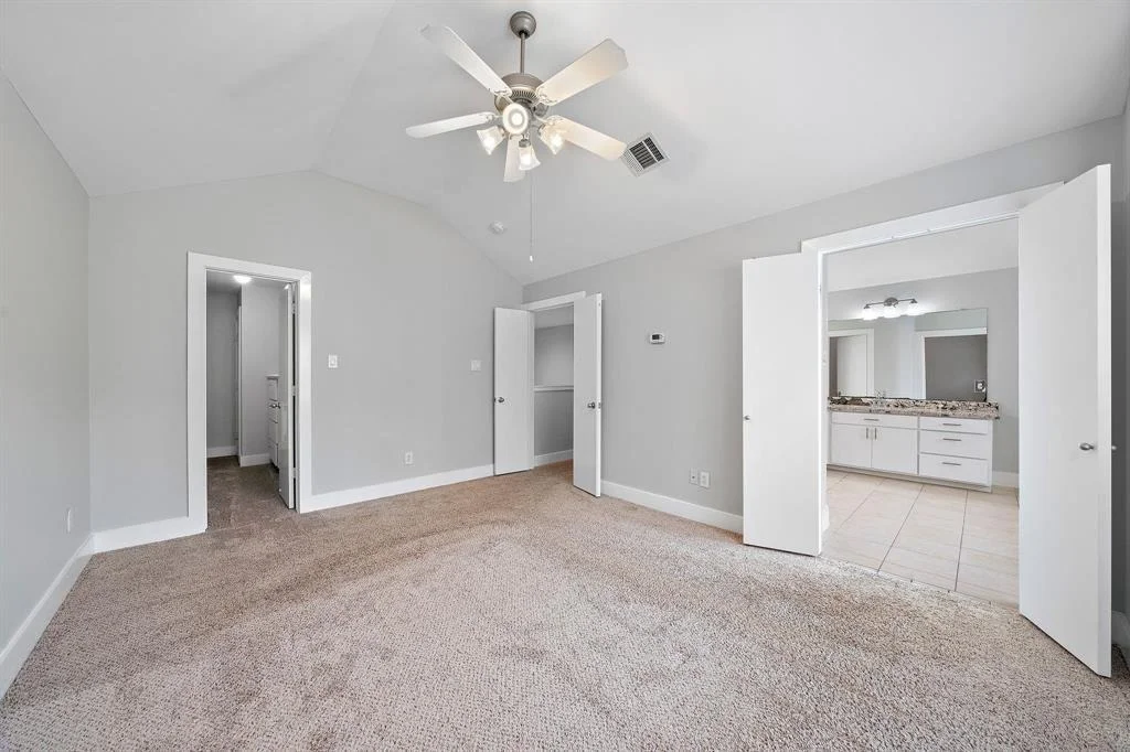 Photo of 8676 Meadowcroft Drive