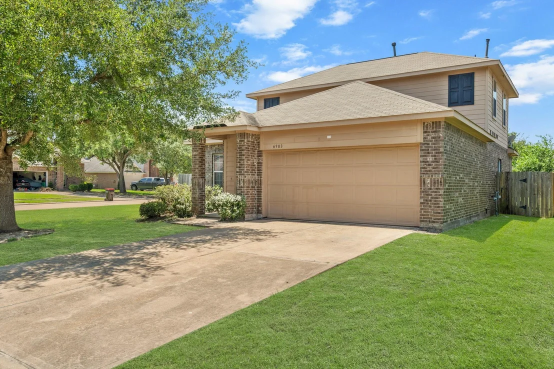 Photo of 6903 Silver Trace Court