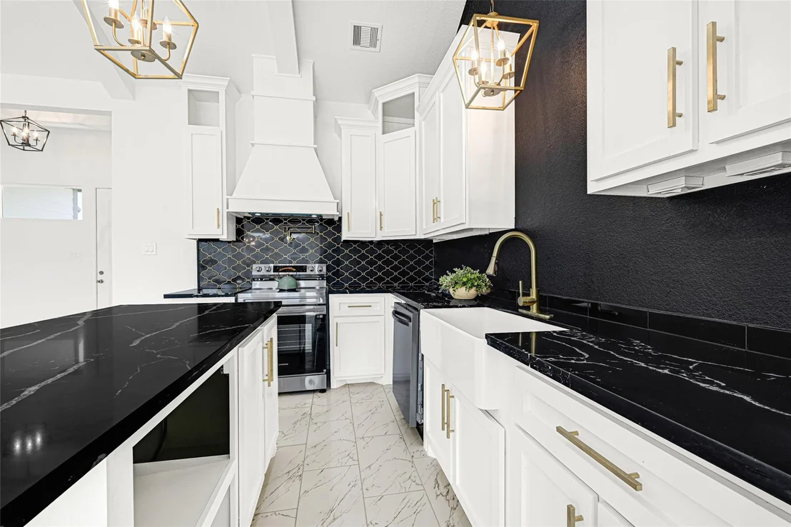 Photo of 1128 Peter Pine Street