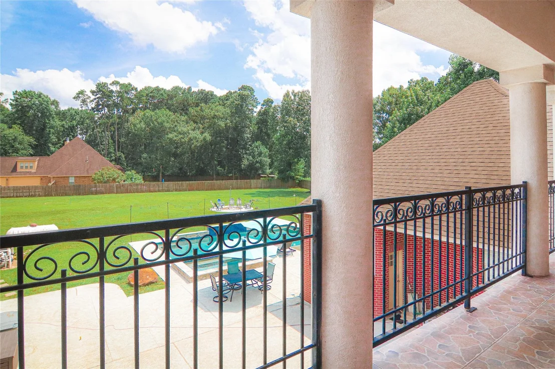 Photo of 19602 Riverwalk Drive