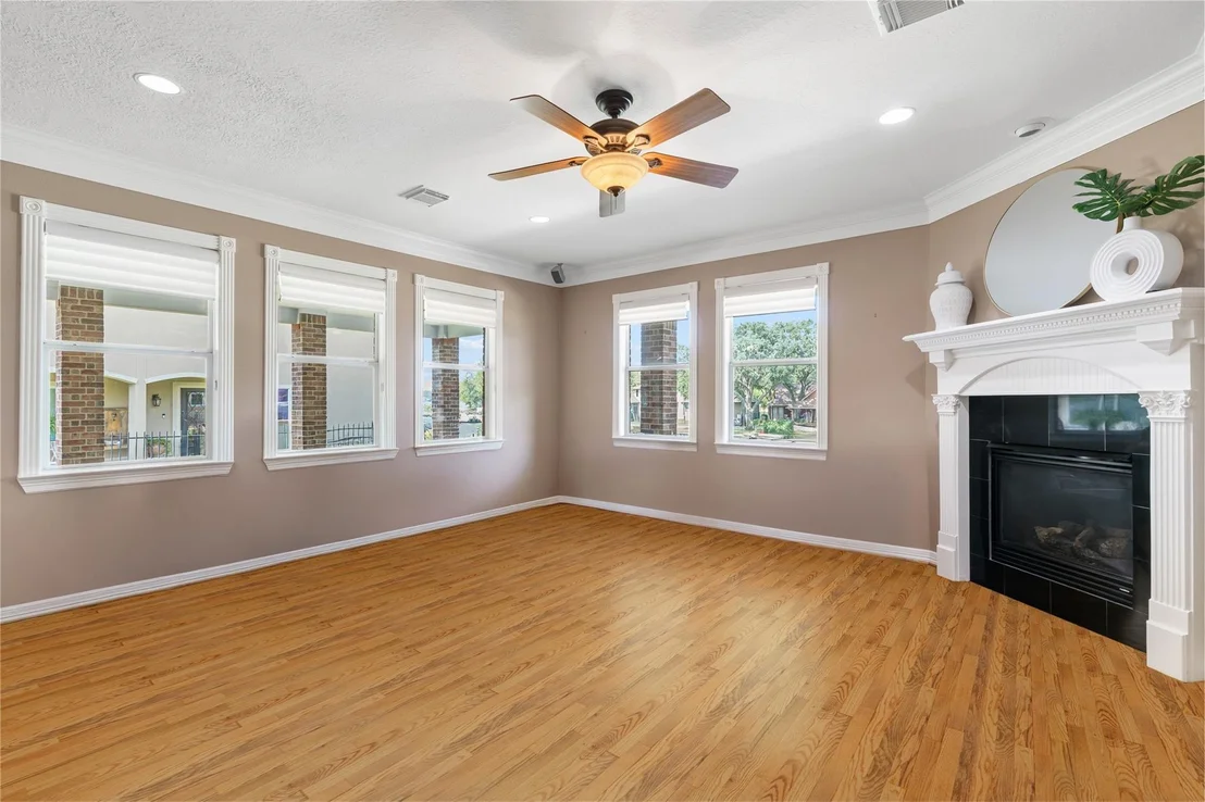 Photo of 5442 Lakeshore Drive