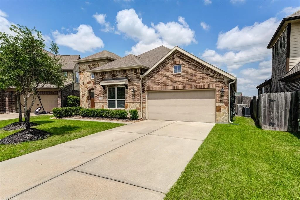Photo of 21930 Avalon Queen Drive