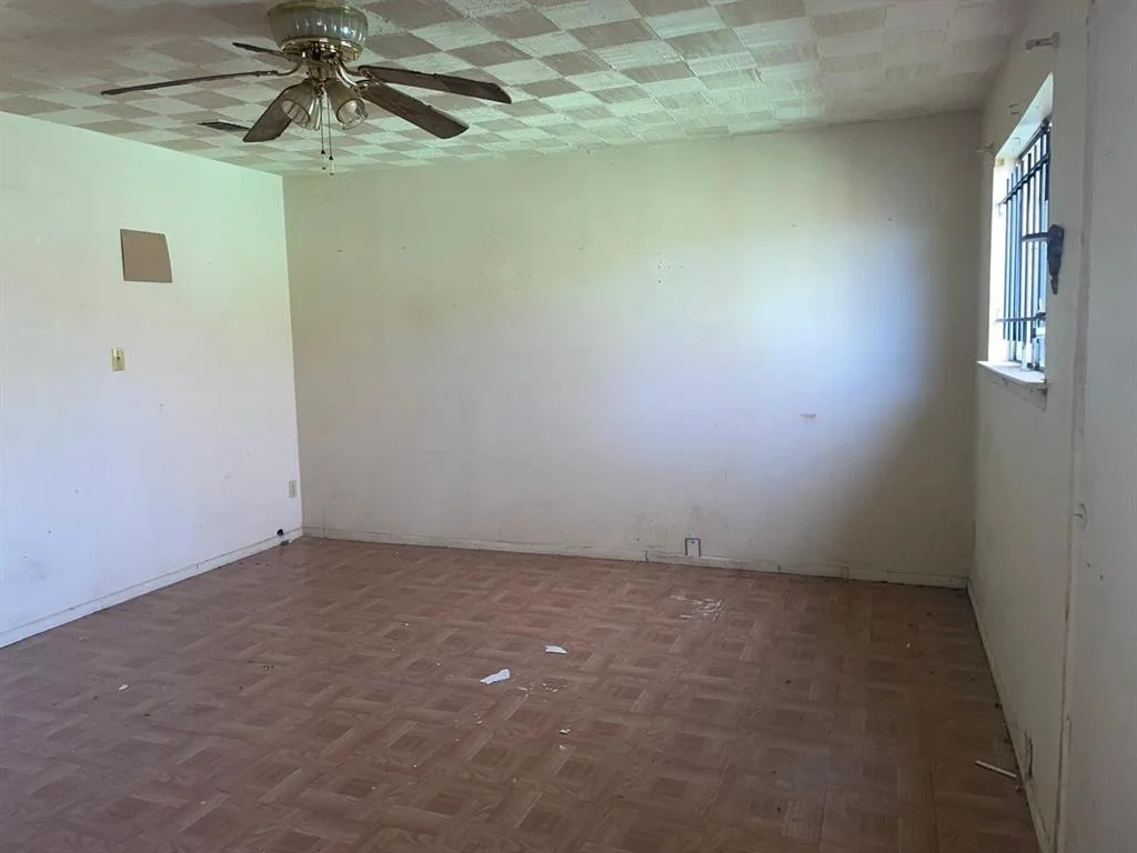 Photo of 7883 Hamlet Street