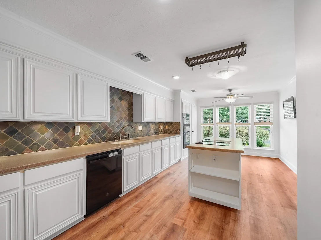 Photo of 910 Enclave Parkway