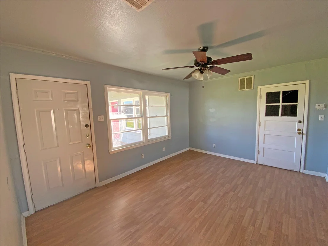 Photo of 1736 Lynn Lane