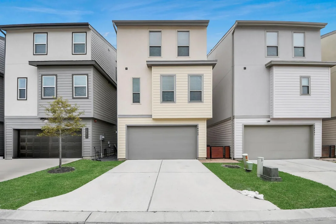 Photo of 18527 Centro Row