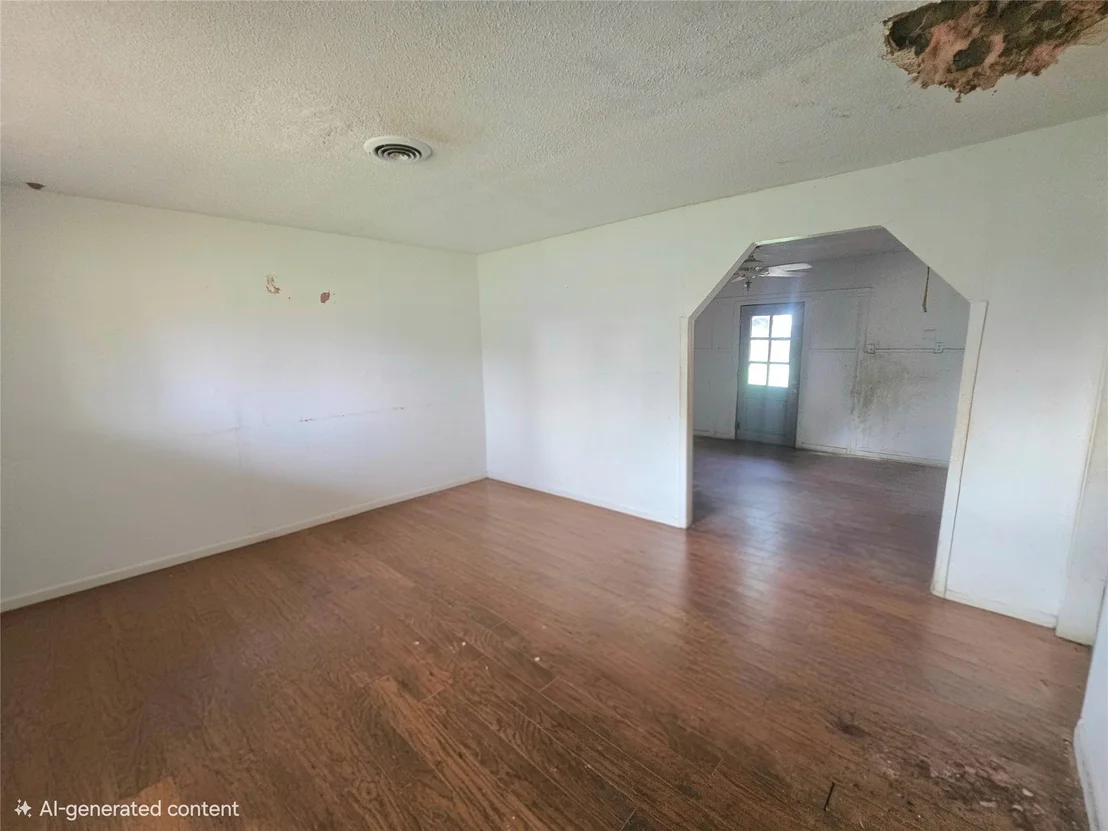Photo of 905 E Columbus Drive