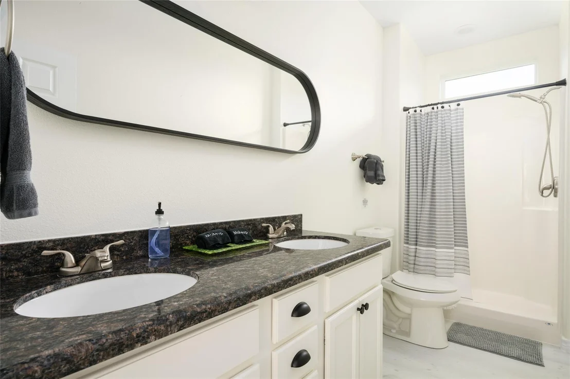 Photo of 963 James Road