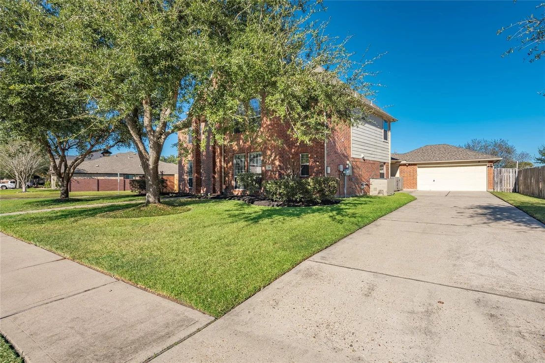 Photo of 216 Willow Pointe Drive