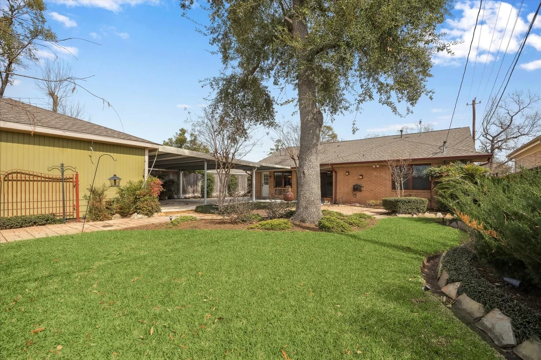 Photo of 1251 Clovis