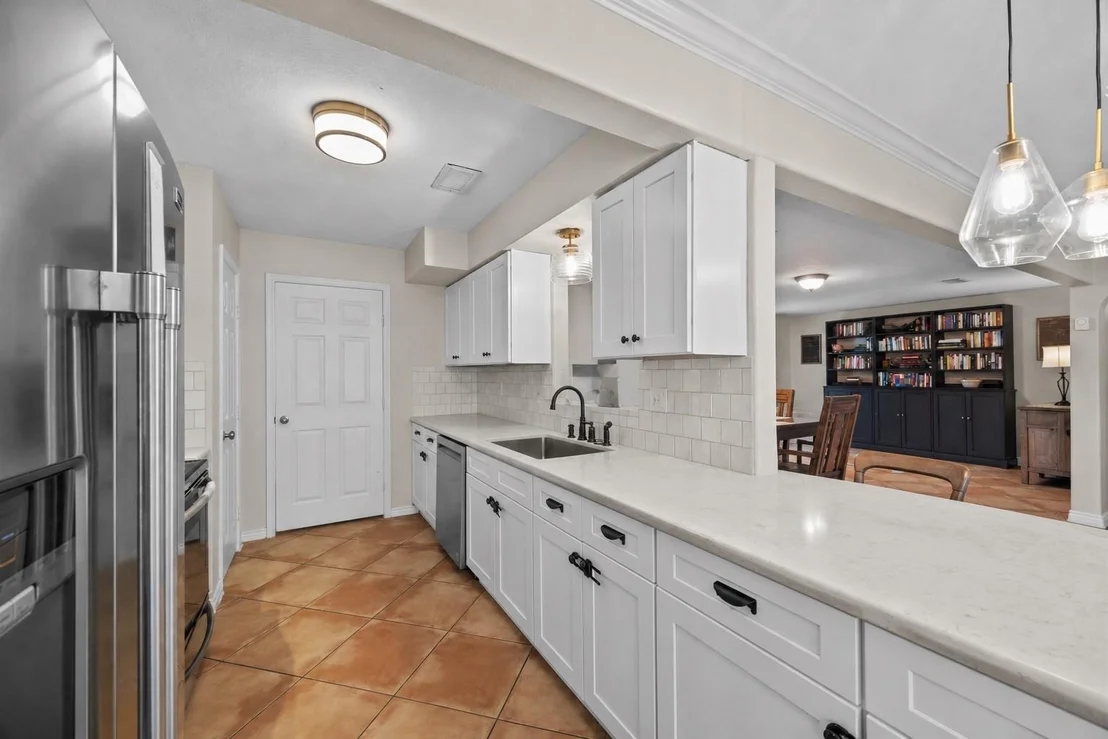 Photo of 16119 La Avenida Drive