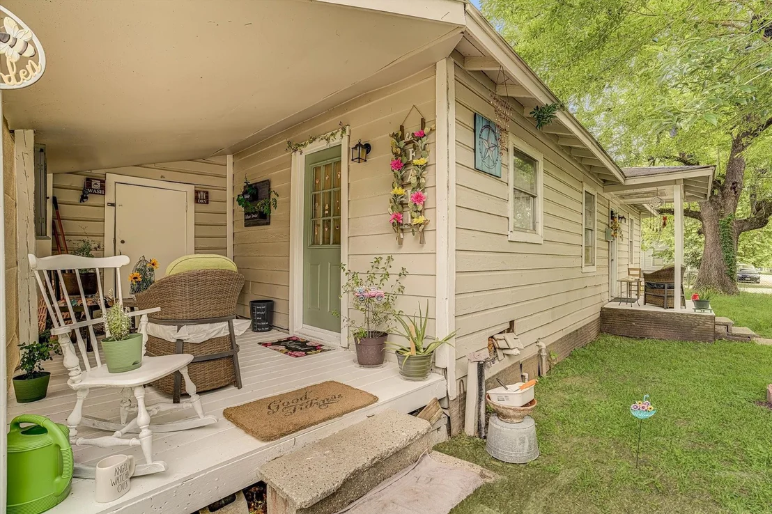 Photo of 1019 Bertrand Street
