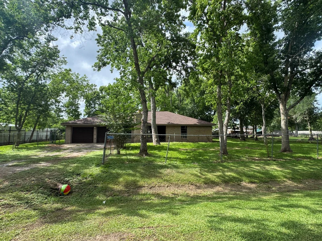 Photo of 1609 Forrest Drive