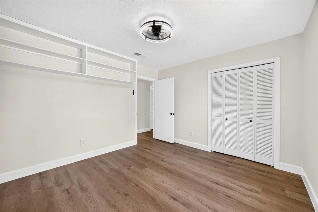 Photo of 8515 Rivercross Road