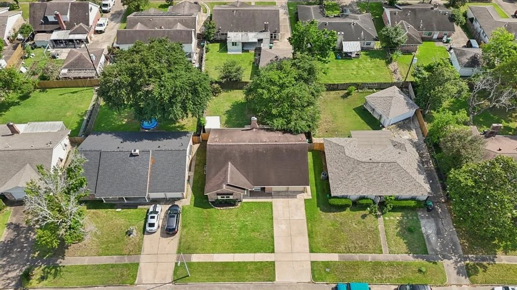 Photo of 8915 Roos Road
