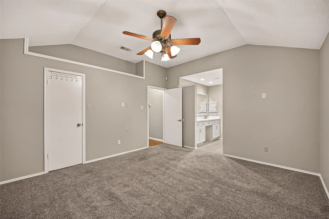 Photo of 913 Willowbriar Lane