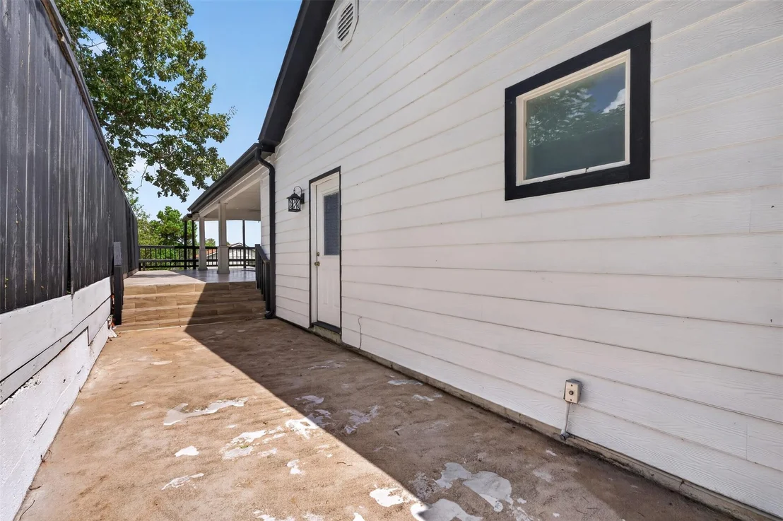Photo of 139 Laurel Cove W