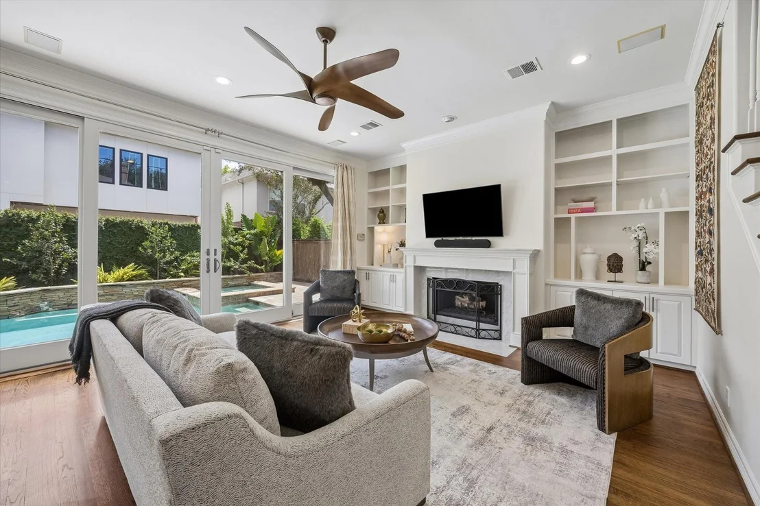Photo of 4111 Sunset Boulevard