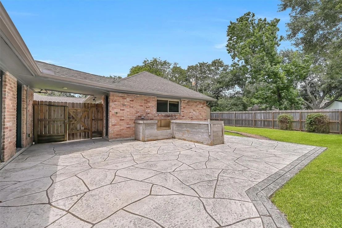 Photo of 705 Quaker Drive