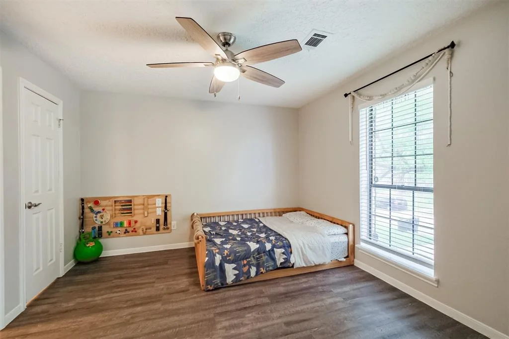 Photo of 16011 Southampton Drive