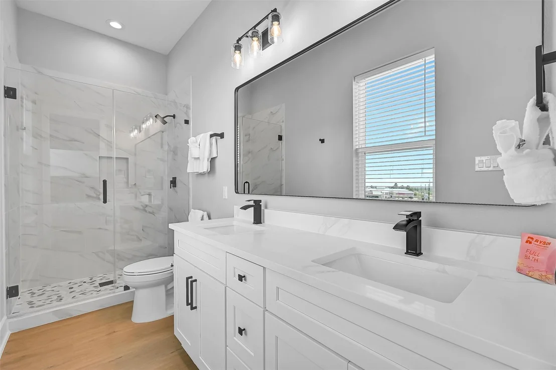 Photo of 16728 West Beach Road