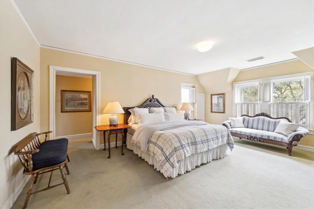 Photo of 3016 Chevy Chase Drive
