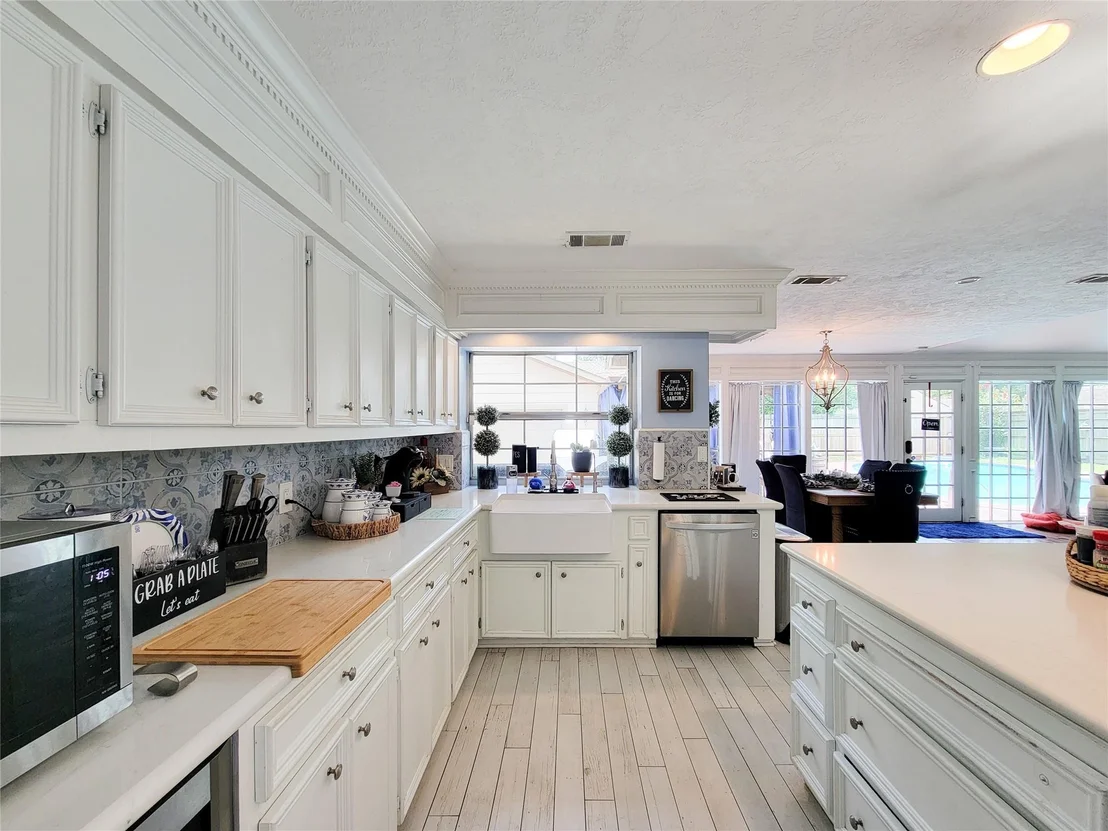 Photo of 6235 Rolling Water Drive