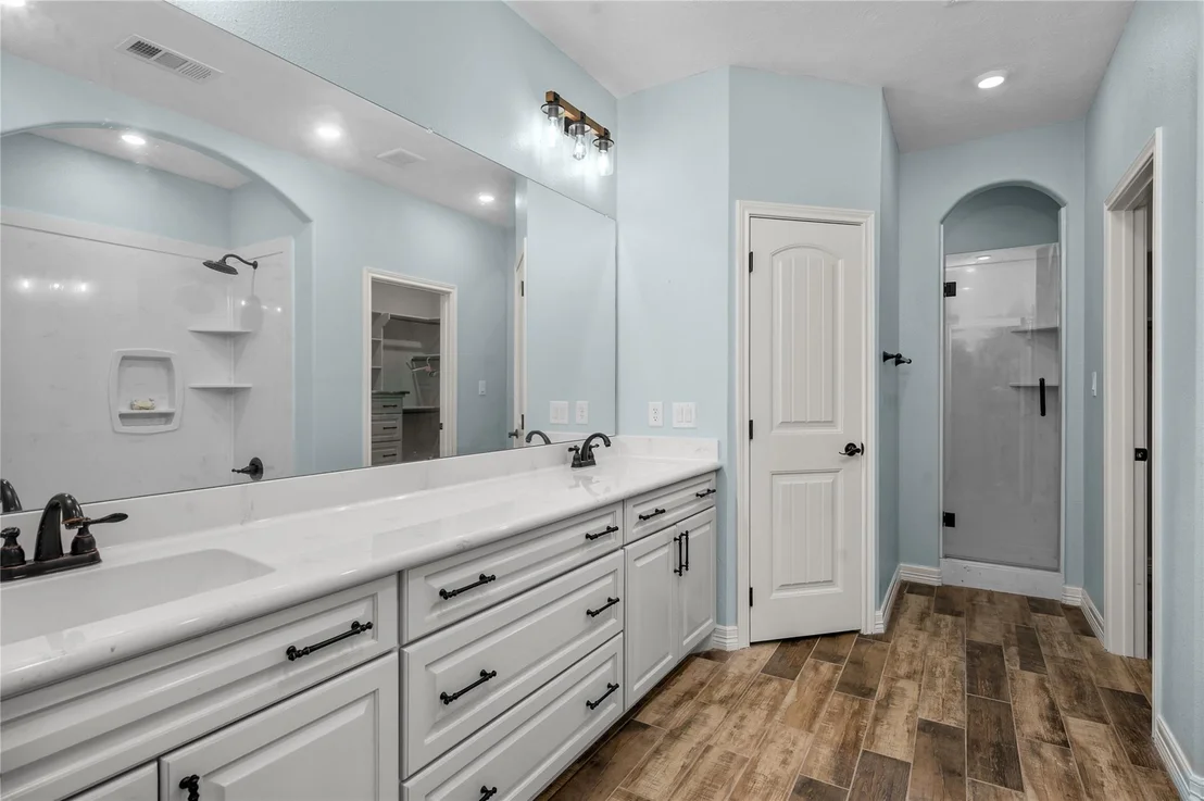 Photo of 600 Olde Oaks Circle