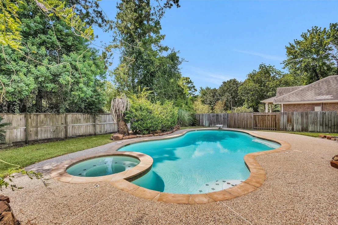 Photo of 6 W Whistlers Bend Circle