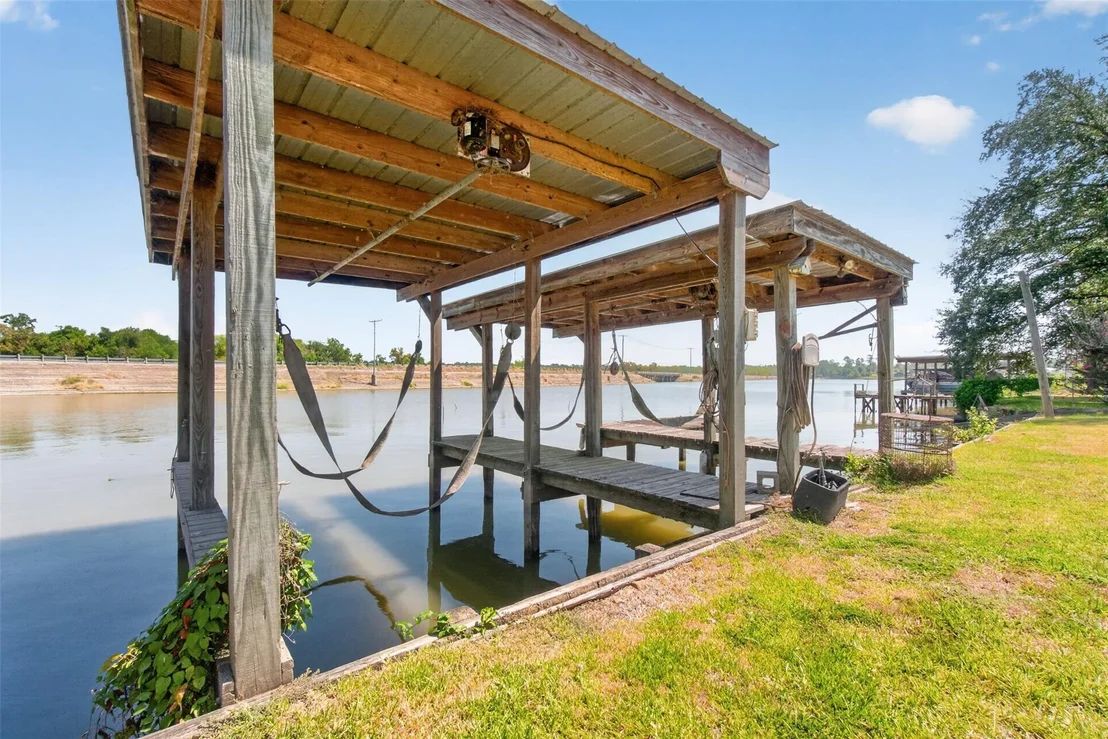 Photo of 281 Lakeshore N