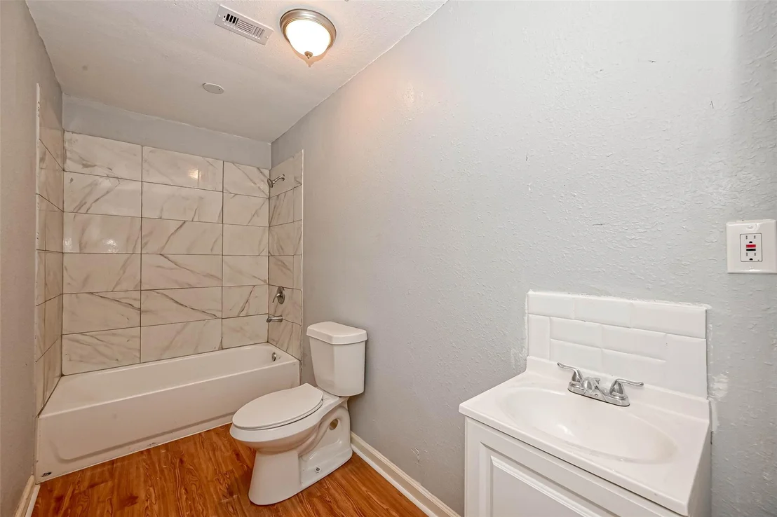 Photo of 5707 Lakefield Drive