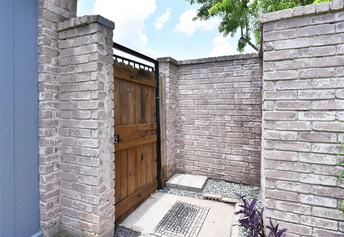 Photo of 16007 Ridgegreen Drive