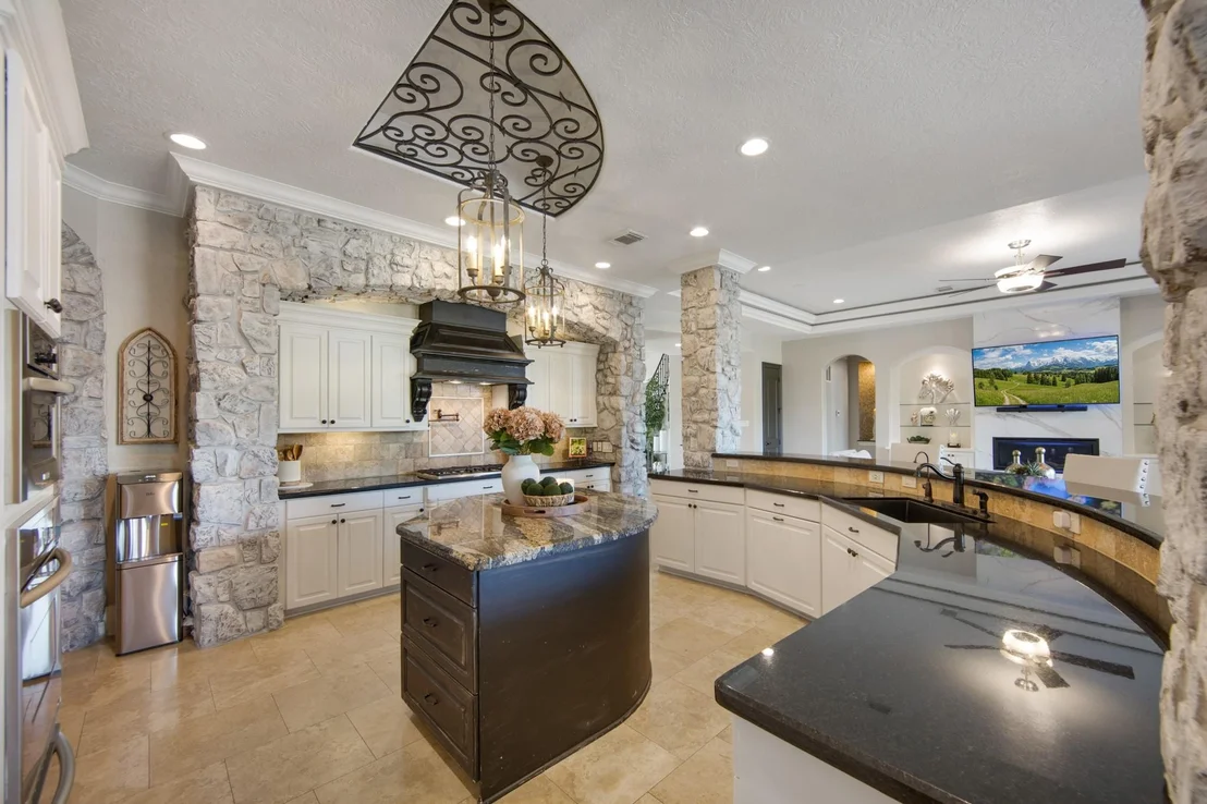 Photo of 17108 Lakeway Park