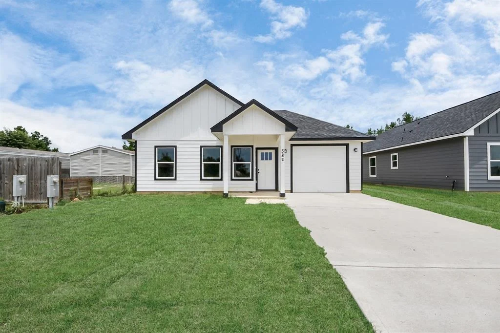 Photo of 382 Road 5704