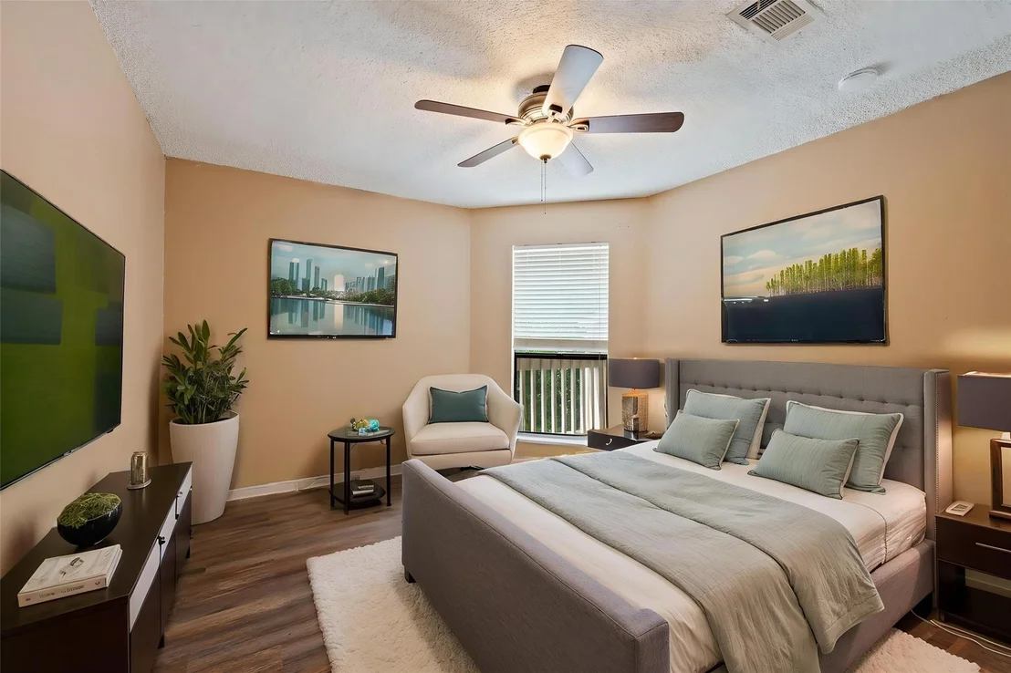 Photo of Unit 6A at 2501 Gulf Freeway